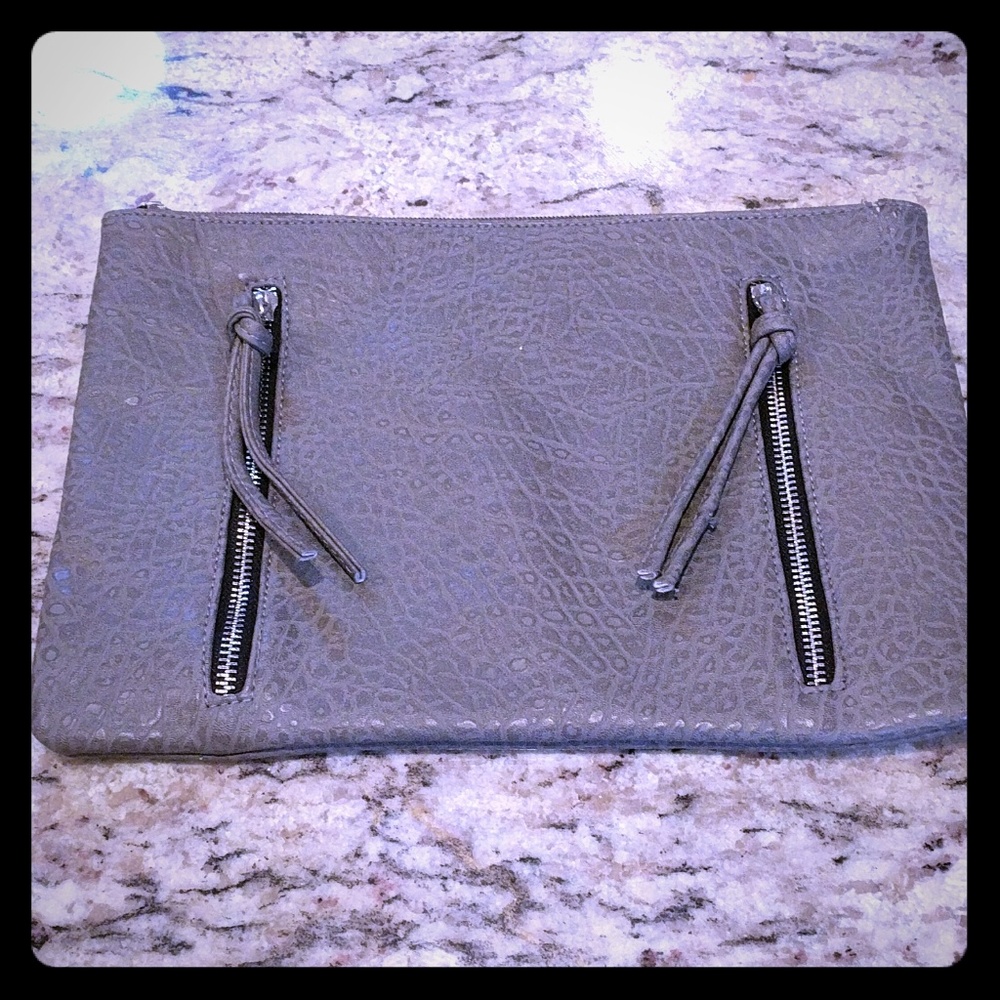 Gray patent leather zipper detail gator clutch 👛
